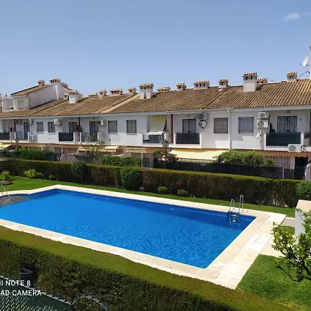 Gran Adosado De Esquina Muy Cerca De La Playa En La Antilla * Huelva