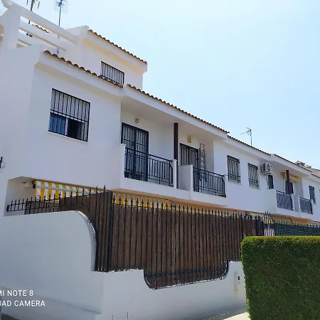 Gran Adosado De Esquina Muy Cerca De La Playa En La Antilla Huelva